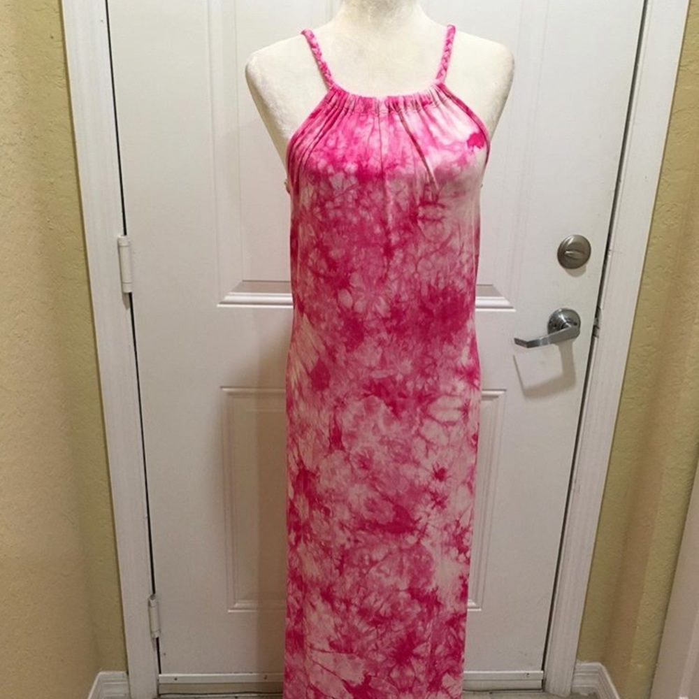 Cute pink/white maxi new with tags.